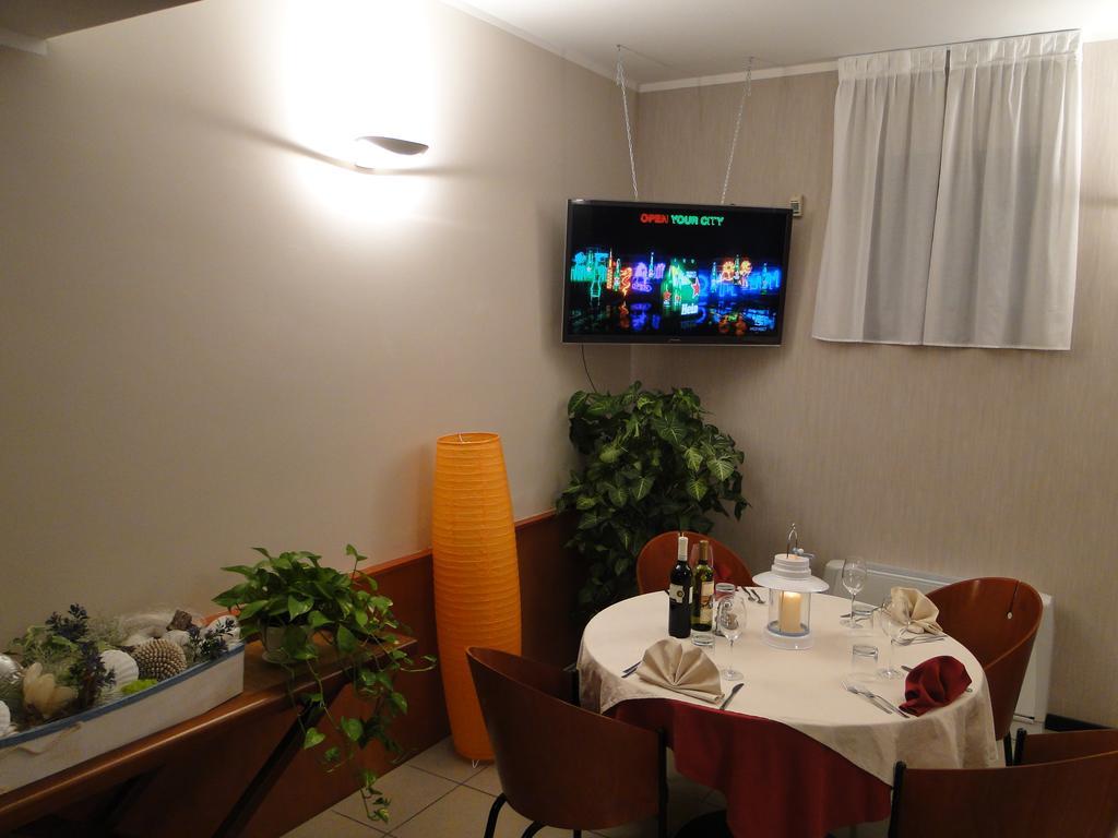 Hotel Moderno Грумелло-дель-Монте Экстерьер фото