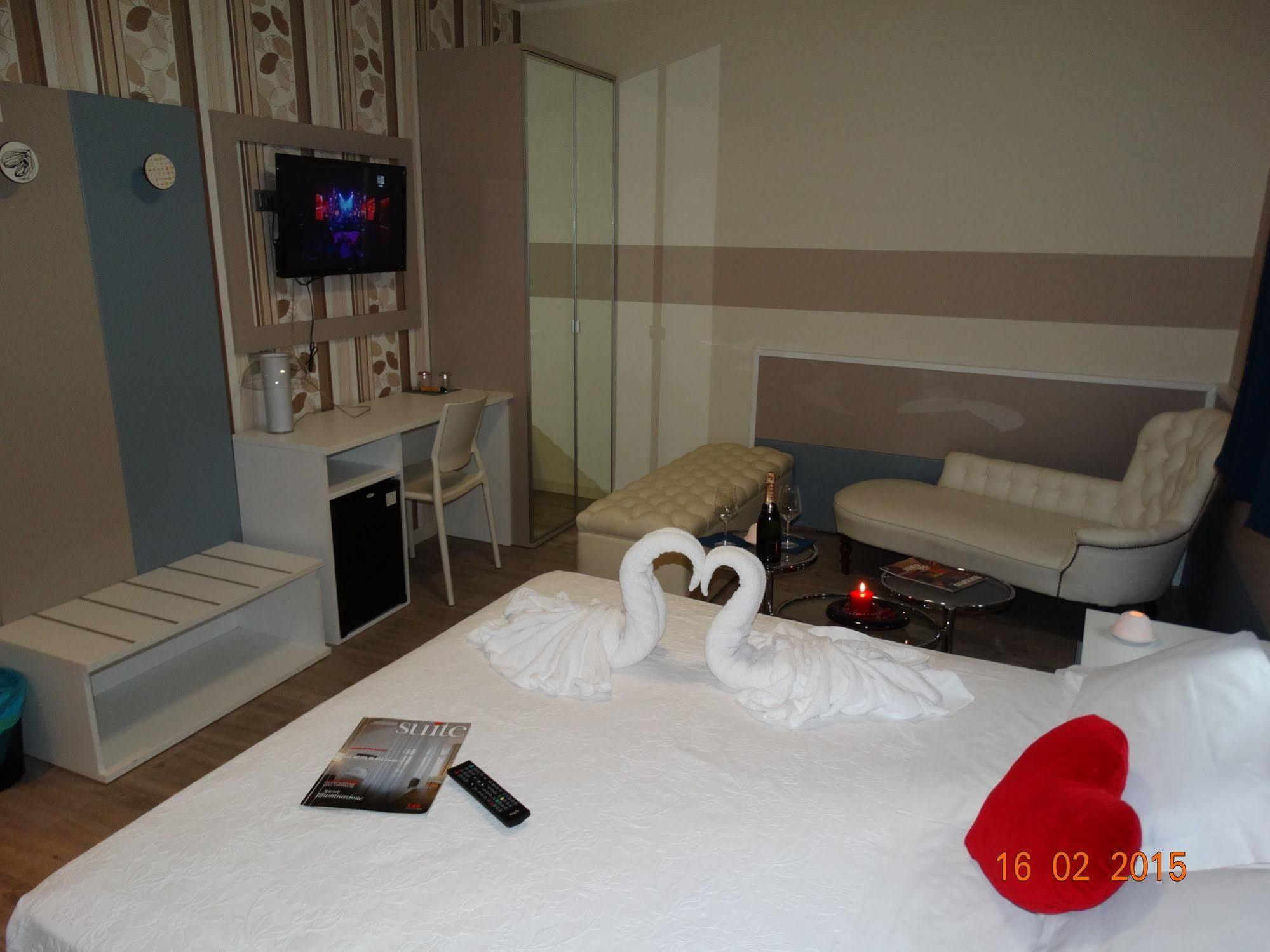 Hotel Moderno Грумелло-дель-Монте Экстерьер фото