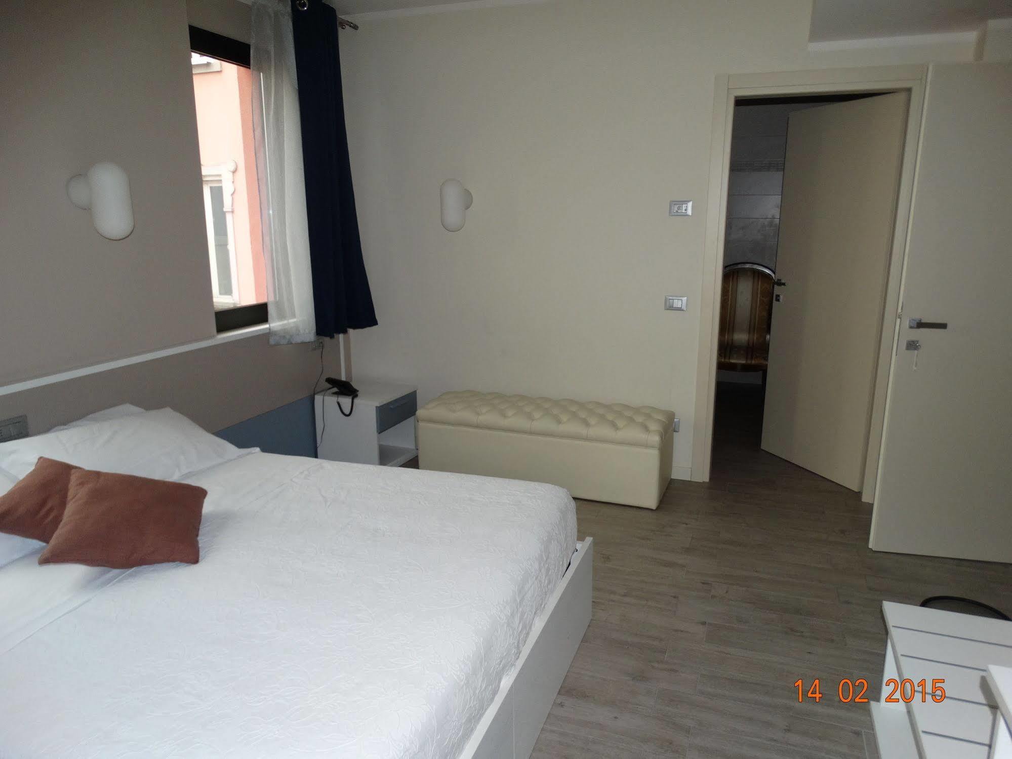 Hotel Moderno Грумелло-дель-Монте Экстерьер фото